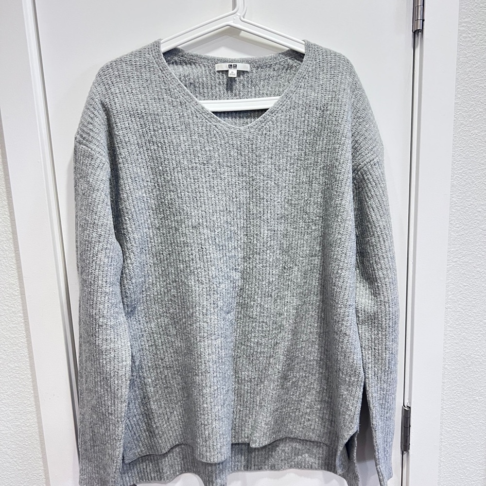 Uniqlo Light Gray V-Neck Sweater